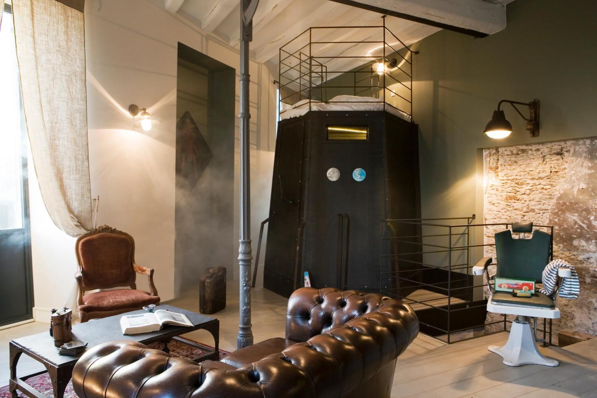 Apartment Surprenantes- Jules Verne *